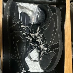 Jordan 1 low phantoms size 10